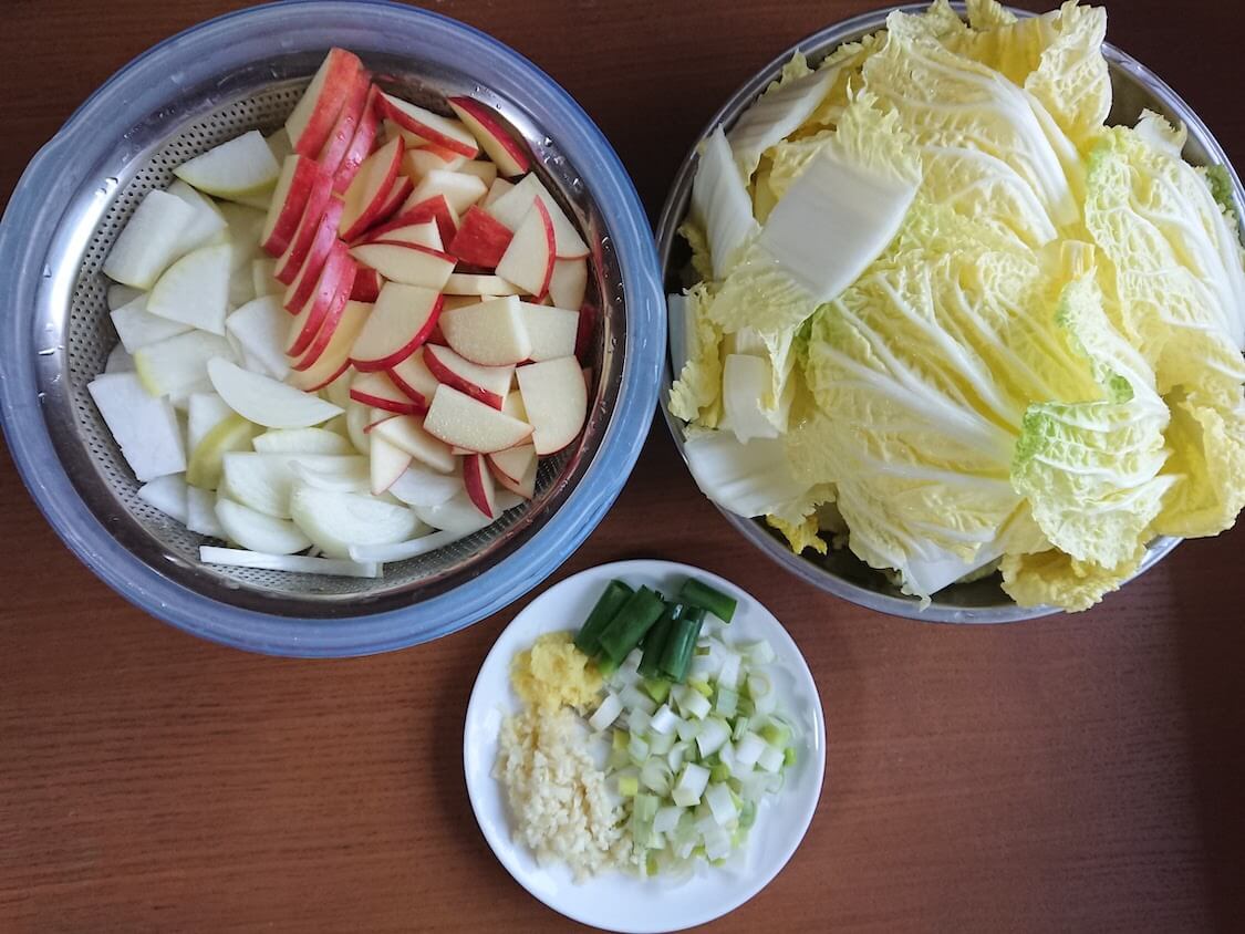 超簡単！水キムチの作り方。韓国の人気レシピ。野菜と薬味の切り方