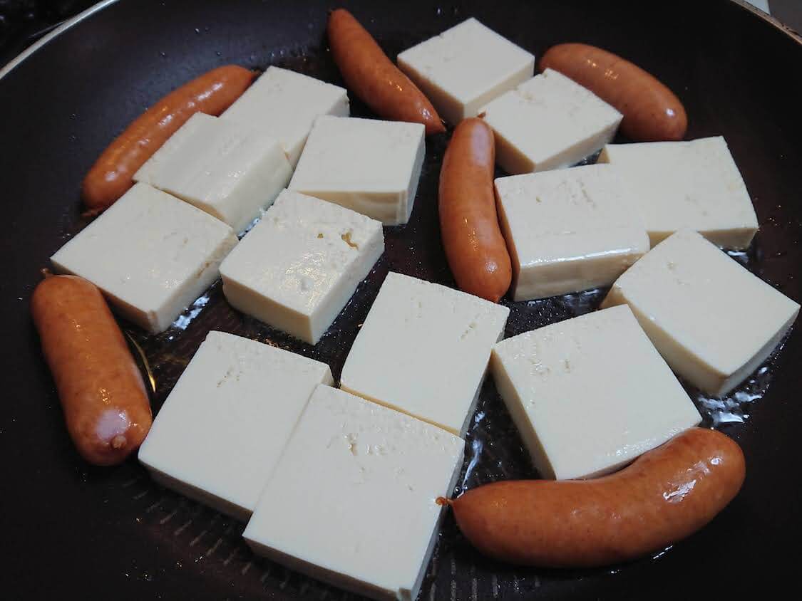 簡単！豆腐とソーセージチゲの作り方（豆腐チャグリ）