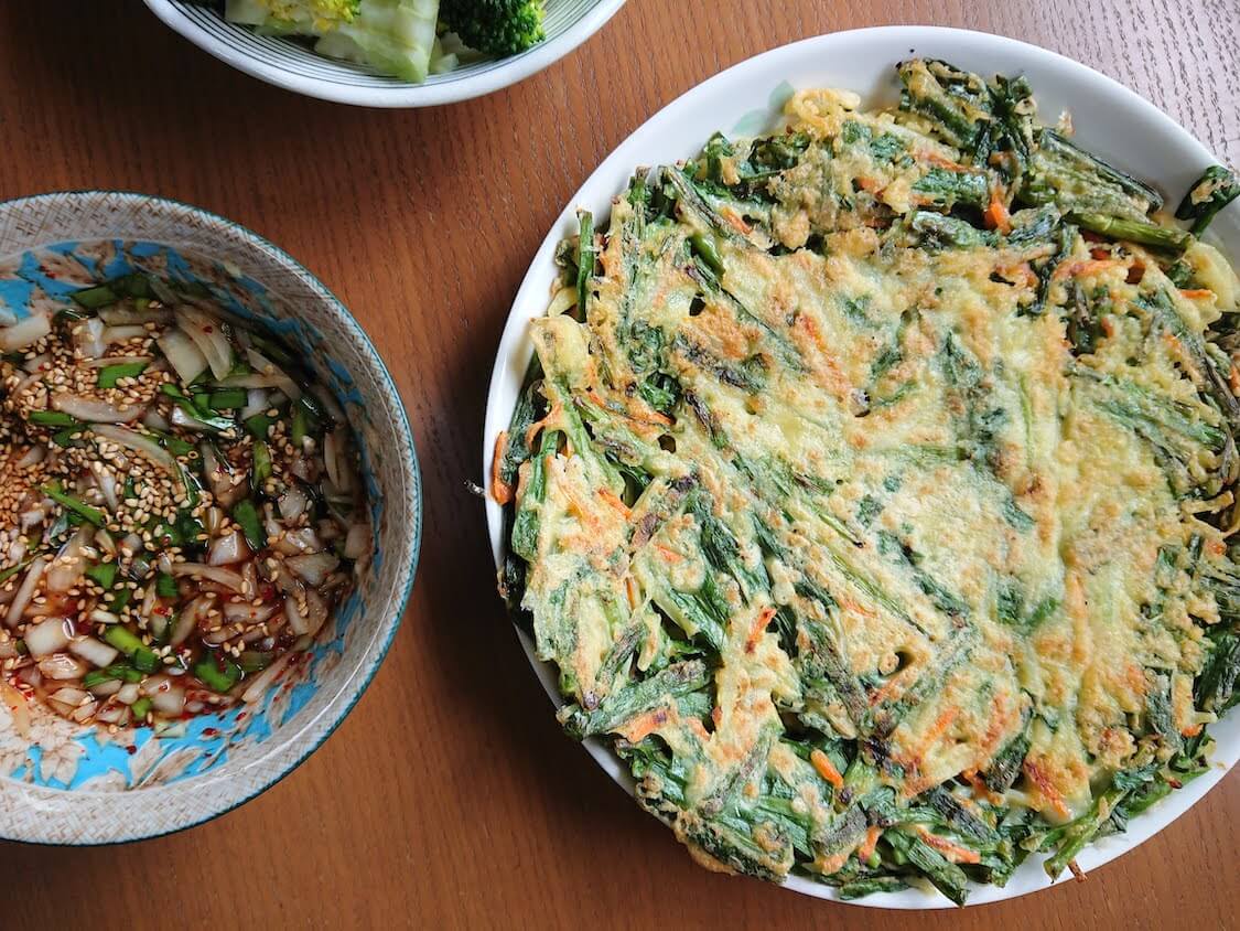 にらのチヂミ！韓国の人気レシピ＋本場お店の作り方。野菜たっぷりにカリッと