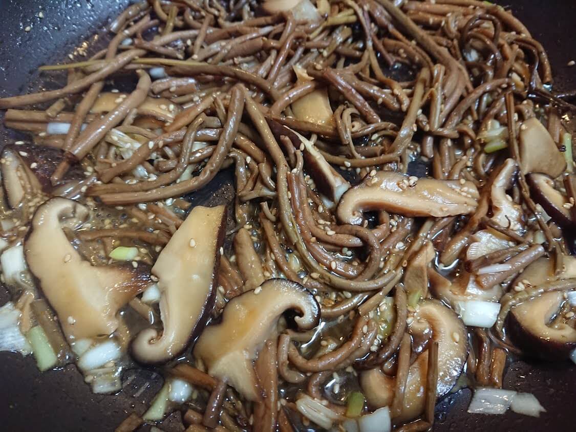 ゼンマイと椎茸の炒めものレシピ