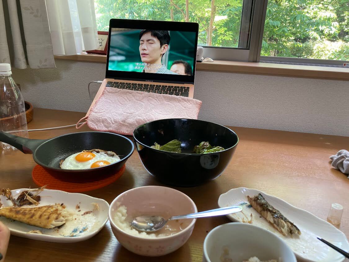 チョレギサラダの作り方。食事中は韓国ドラマ