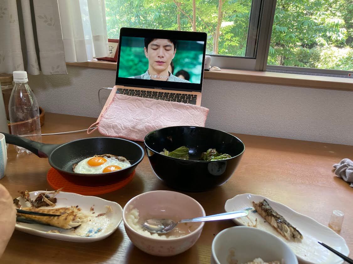 チョレギサラダの作り方。食事中は韓国ドラマ
