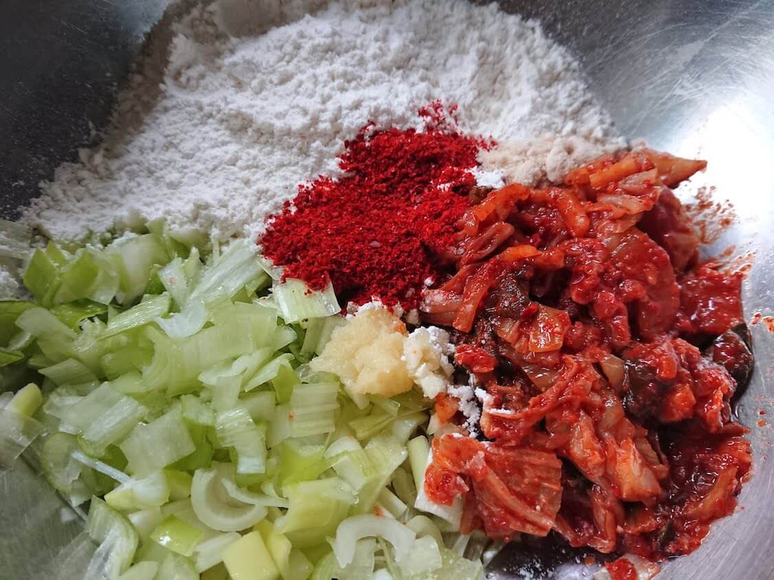 キムチチヂミの作り方。韓国の人気レシピ！生地の割合と作り方