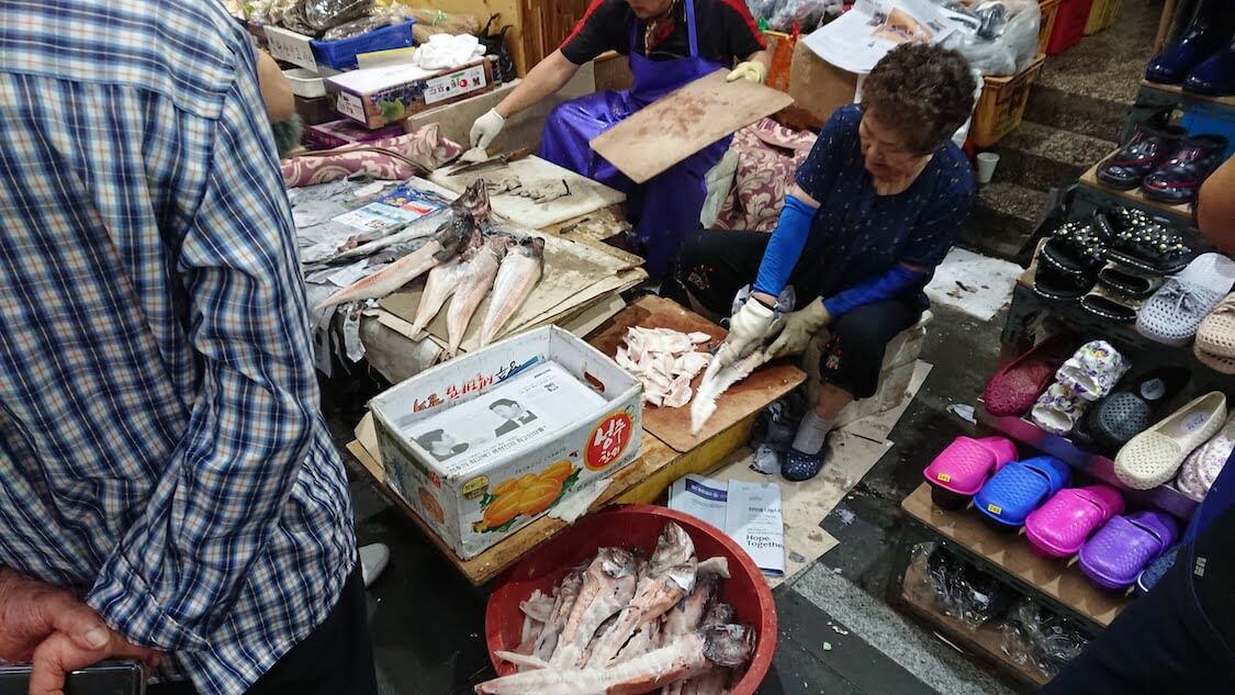 【チェジュ島旅⑤】賑やか！西帰浦毎日オルレ市場。買い物とグルメ、風景、魚の売り場