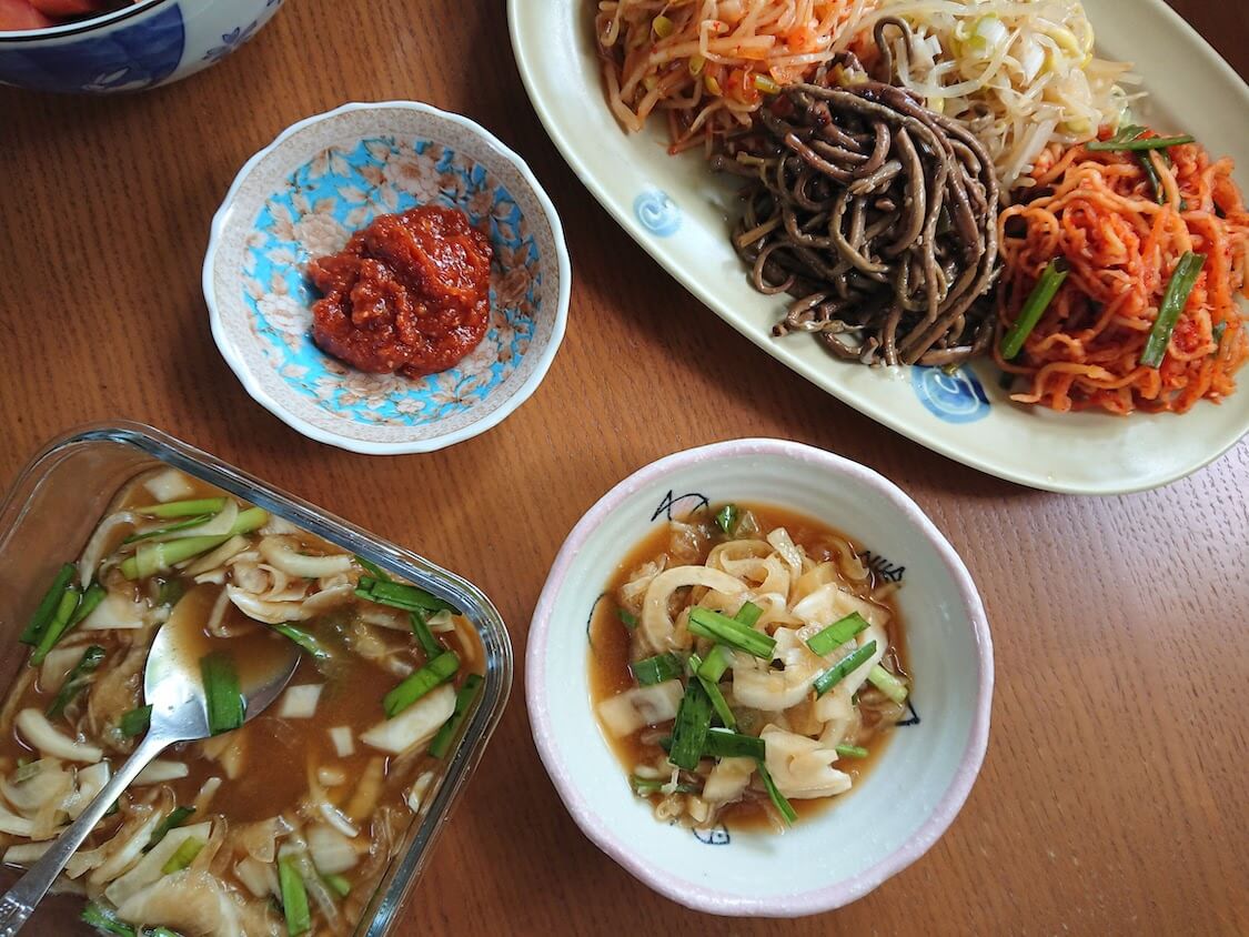 玉ねぎでさっぱり！サムギョプサル用タレ＋付け合わせ。韓国の人気レシピ