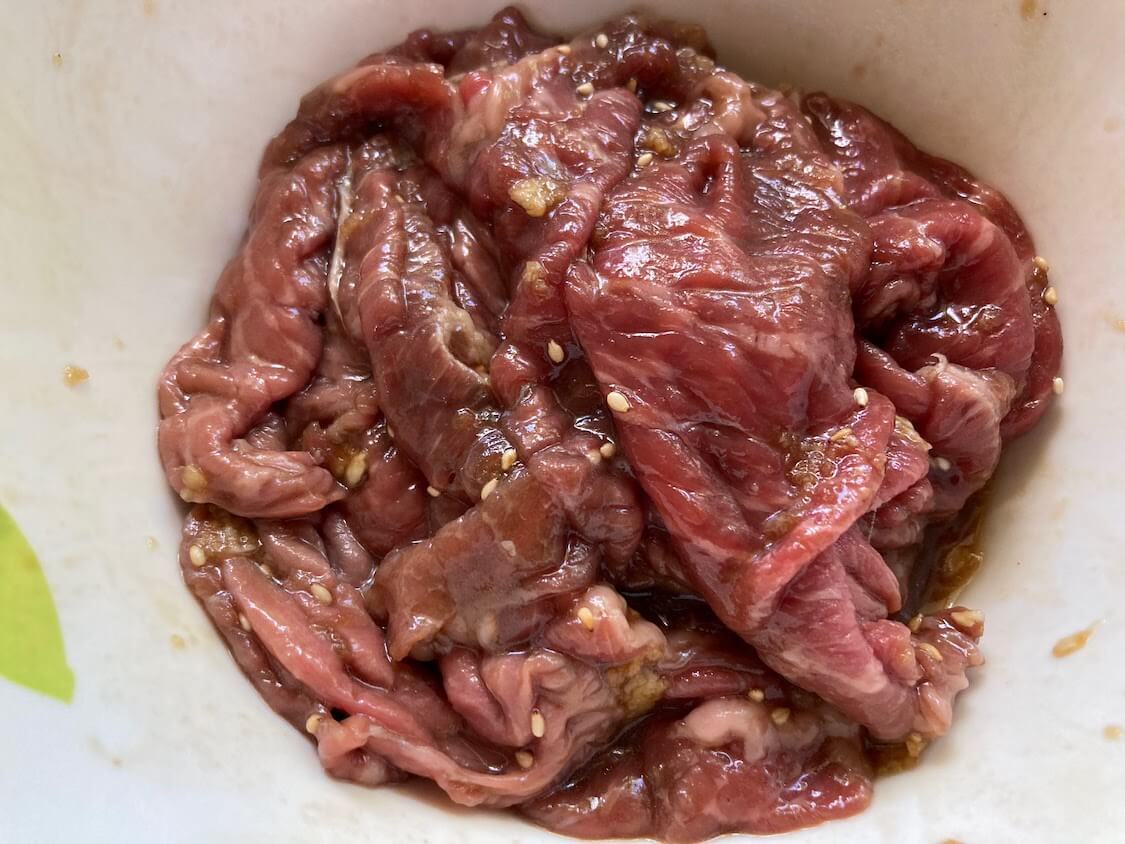 ズッキーニとヤンニョム牛肉炒めレシピ。牛肉の下味とプルコギヤンニョム