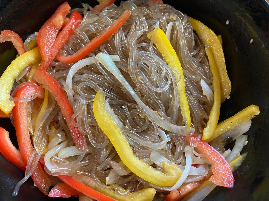 パプリカで野菜チャプチェ。韓国春雨タンミョンの冷凍保存で簡単★時短レシピ