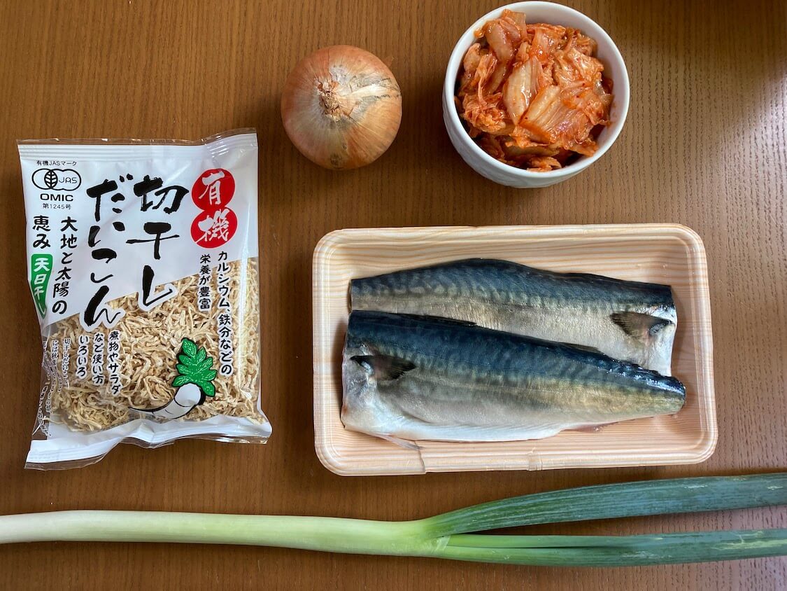 鯖のキムチ煮レシピ。韓国人気のさば料理『고등어김치찜』の作り方。材料と調味料