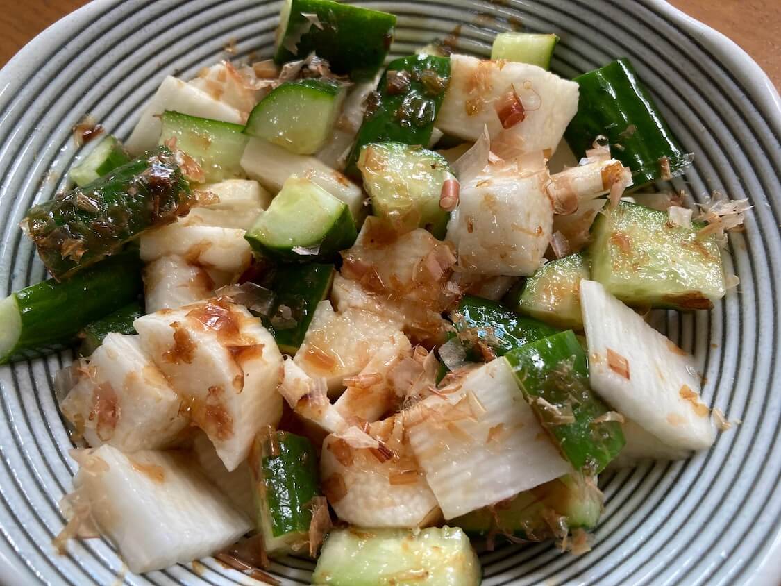 鯖のキムチ煮レシピ。韓国人気のさば料理『고등어김치찜』の作り方。献立と付け合わせ。