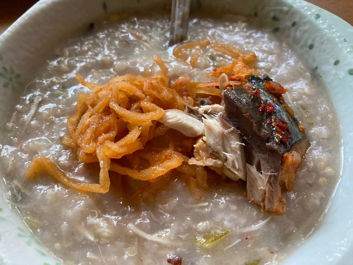 鯖のキムチ煮レシピと食べ方。韓国人気のさば料理『고등어김치찜』の作り方。献立と付け合わせ。ごはん泥棒、おかゆ沼にも