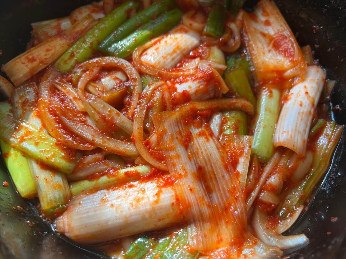簡単！長ねぎキムチのレシピ。韓国で最近人気のキムチ★よく合う＆活用できる料理も