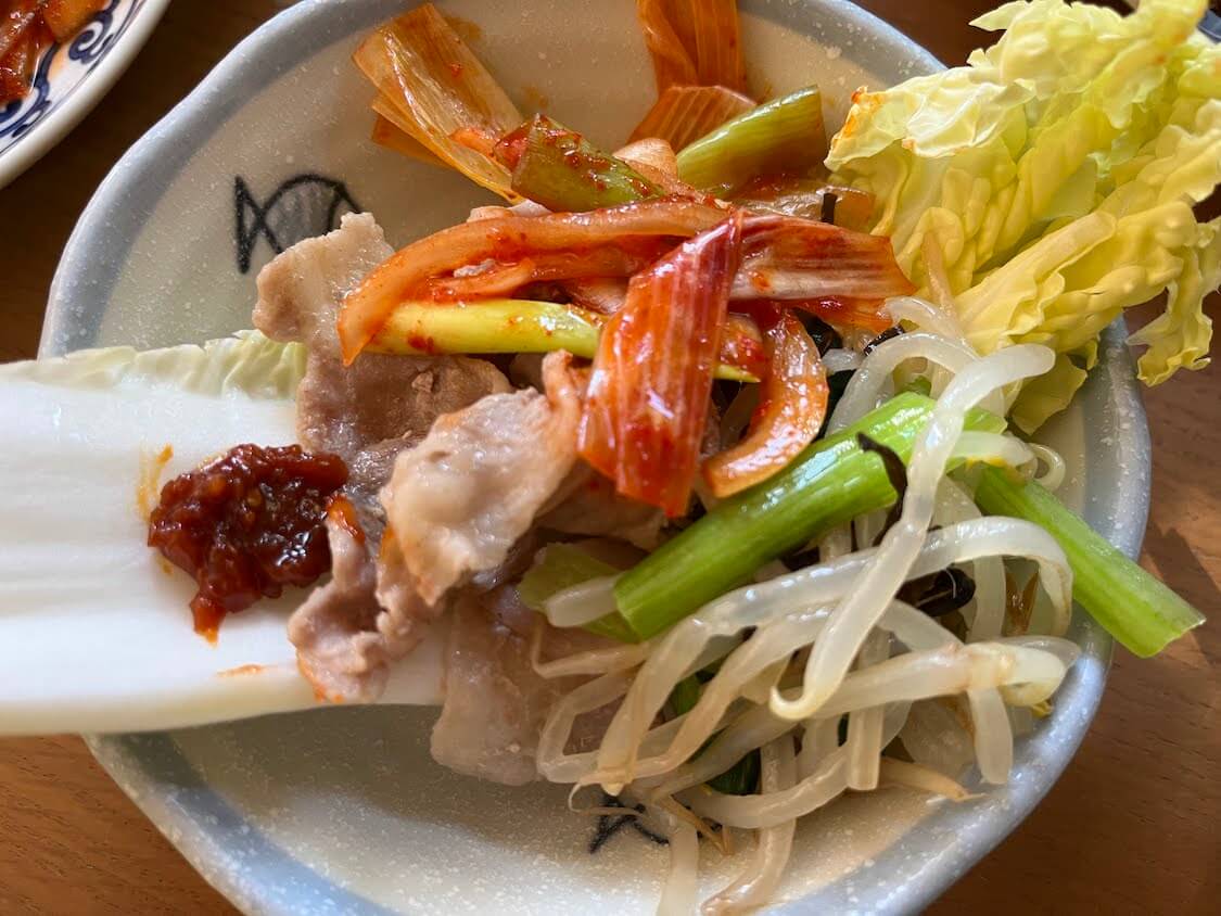 長ねぎキムチのレシピ。韓国で最近人気のキムチ★サムギョプサル（豚バラ炒め）の付け合わせとして