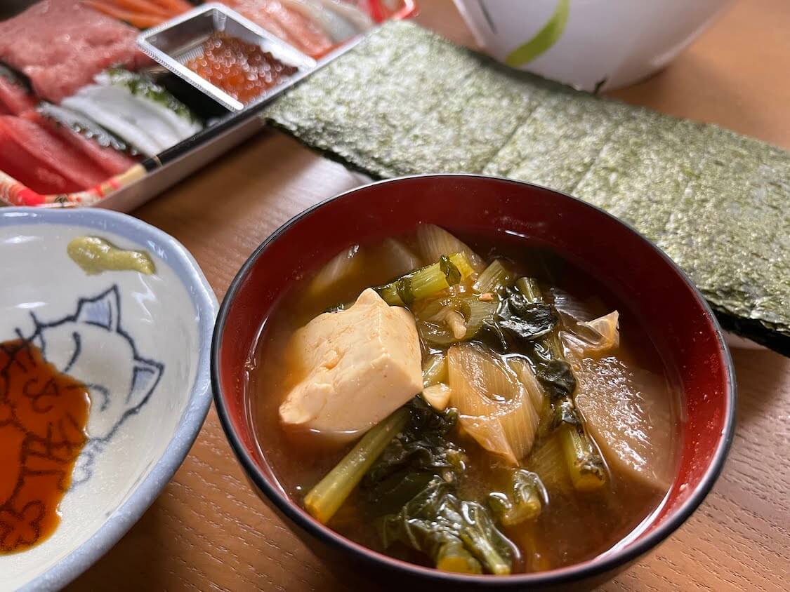 大根の葉と豆腐のピリ辛味噌汁レシピ。韓国の人気レシピ＆牛肉入りチゲのアレンジも