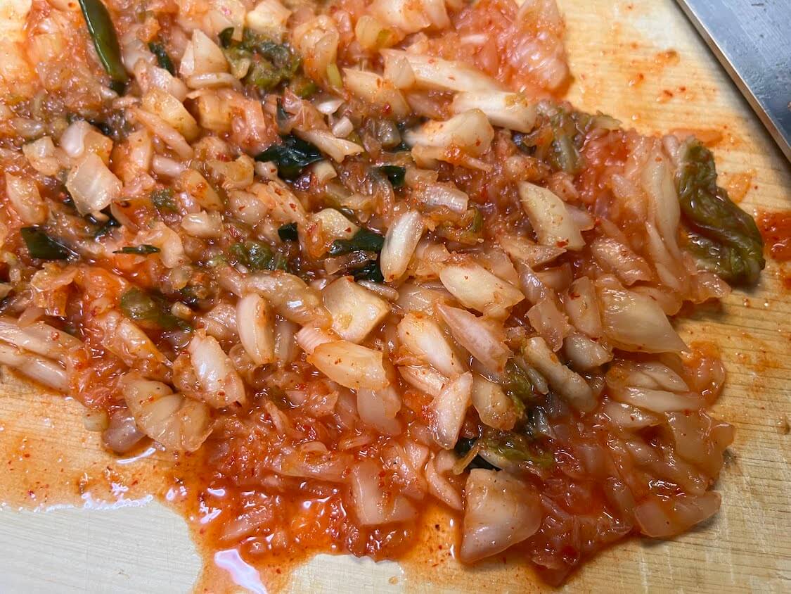 韓国餃子「マンドゥ」レシピ。キムチマンドゥのキムチを細かく切る