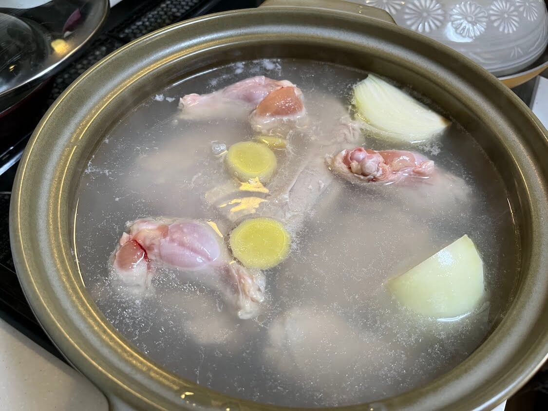 韓国の水炊き「タッカンマリ」の簡単レシピ。お肉を入れるタイミング