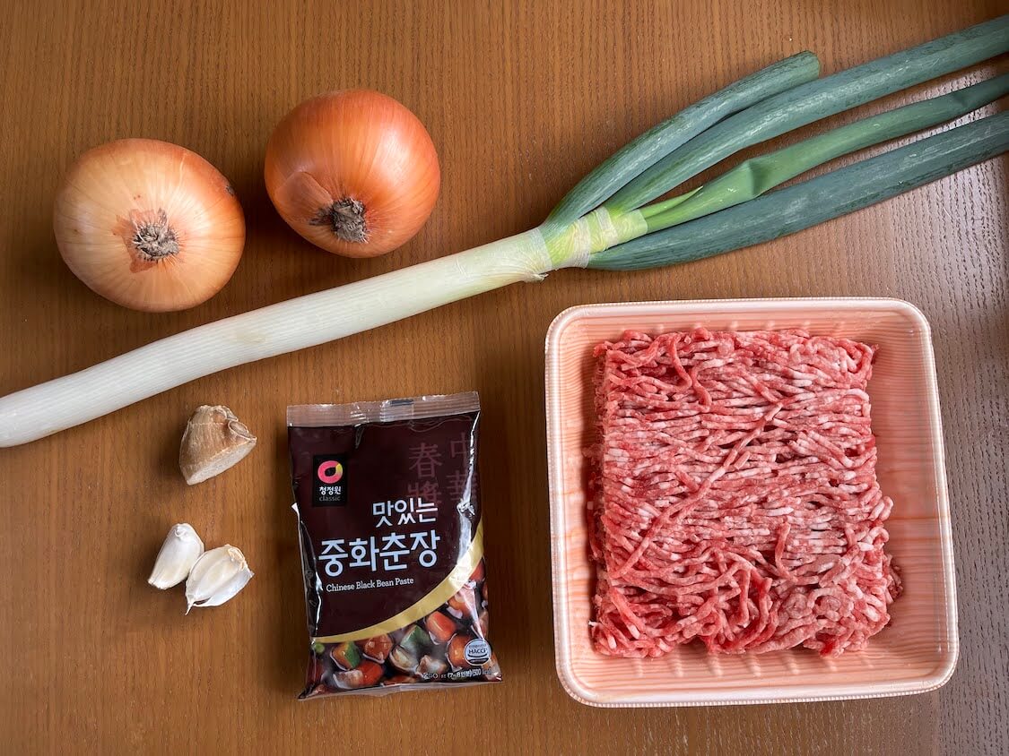 簡単！韓国ジャージャー麺の肉味噌【チャジャンソース】レシピ。材料と韓国の甜麺醤チュンジャン