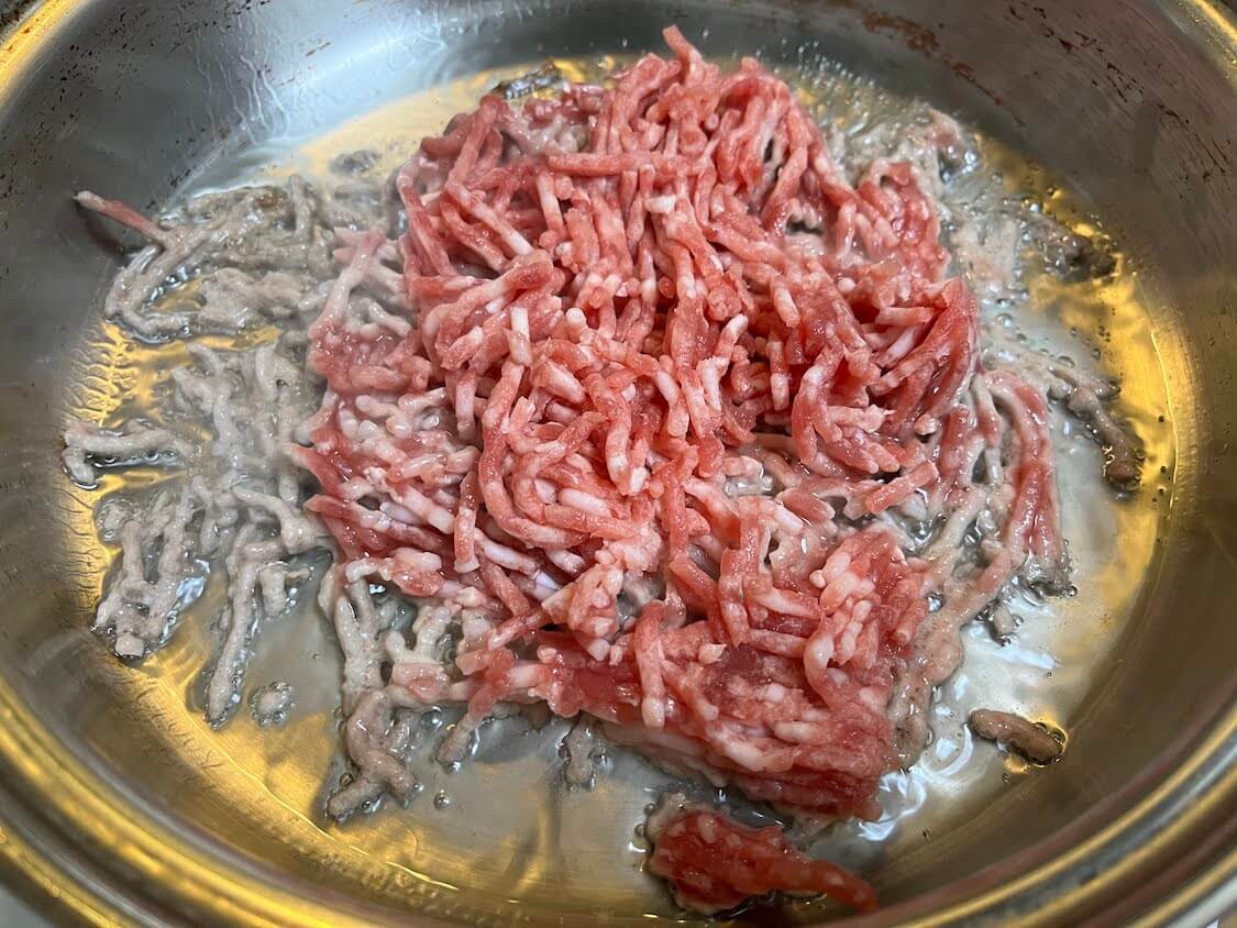 韓国ジャージャー麺の肉味噌【チャジャンソース】の作り方。豚肉は簡単にひき肉
