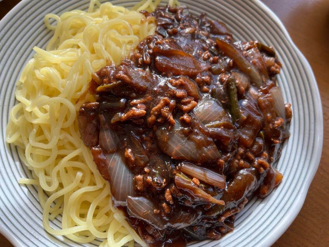 簡単！韓国ジャージャー麺の肉味噌【チャジャンソース】レシピ。麺にもご飯にも♪