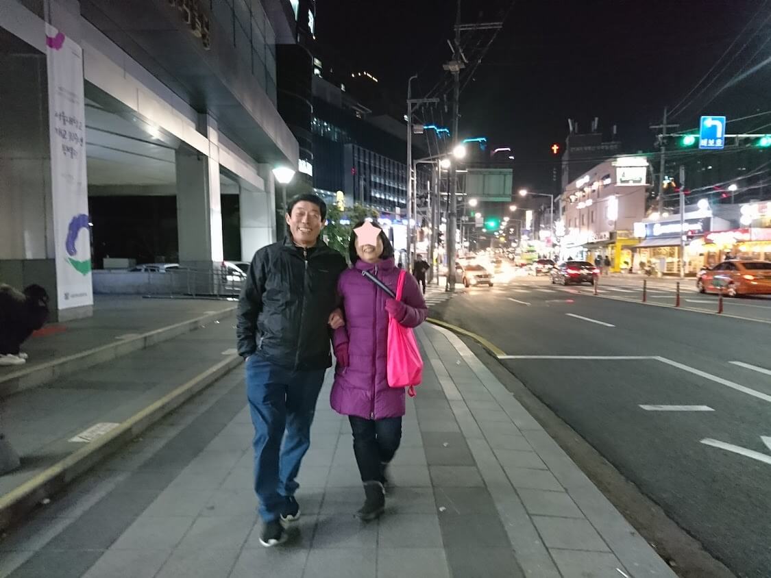 韓国麻浦の焼肉屋さん、食事後の散歩