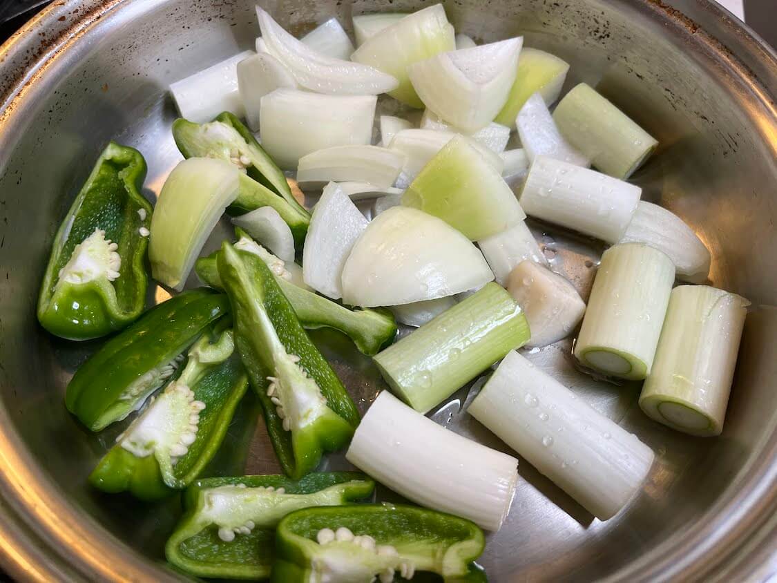 牛肉と長ネギの甘辛炒めレシピ。詳しい作り方。野菜を焼く