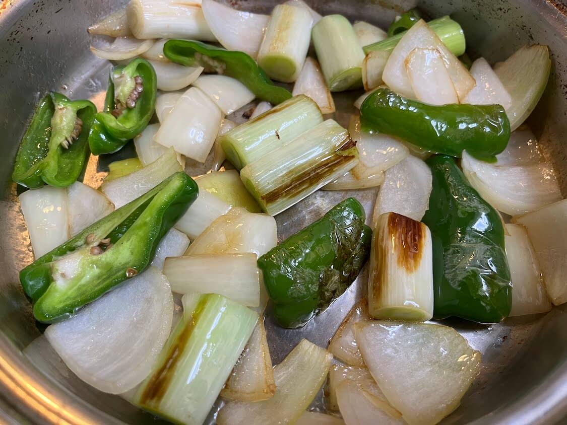 牛肉と長ネギの甘辛炒めレシピ。詳しい作り方。野菜を焼く