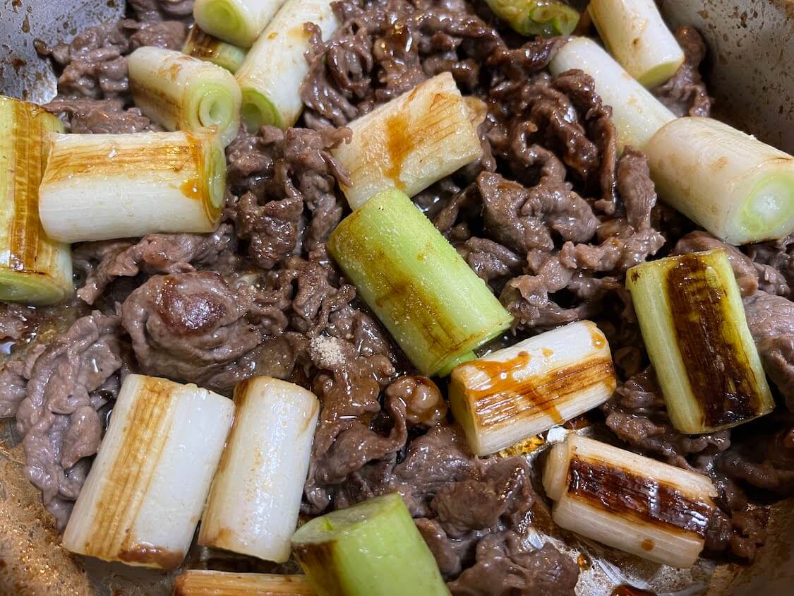柔らか！牛肉と長ネギの甘辛炒め。韓国人料理研究家の人気レシピ