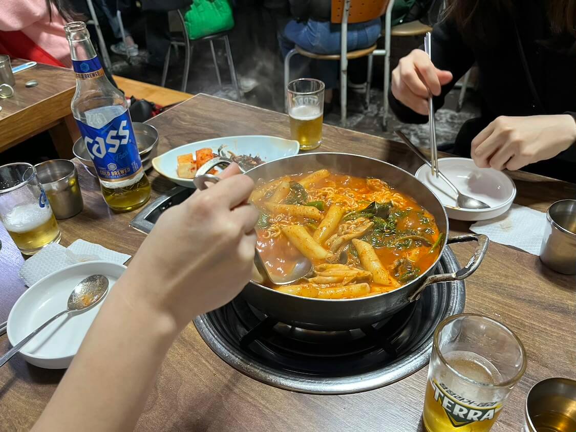 韓国グルメ。タッコチ(焼き鳥)とタットリタン！行列のできるソウル駅周辺人気店で食事♫