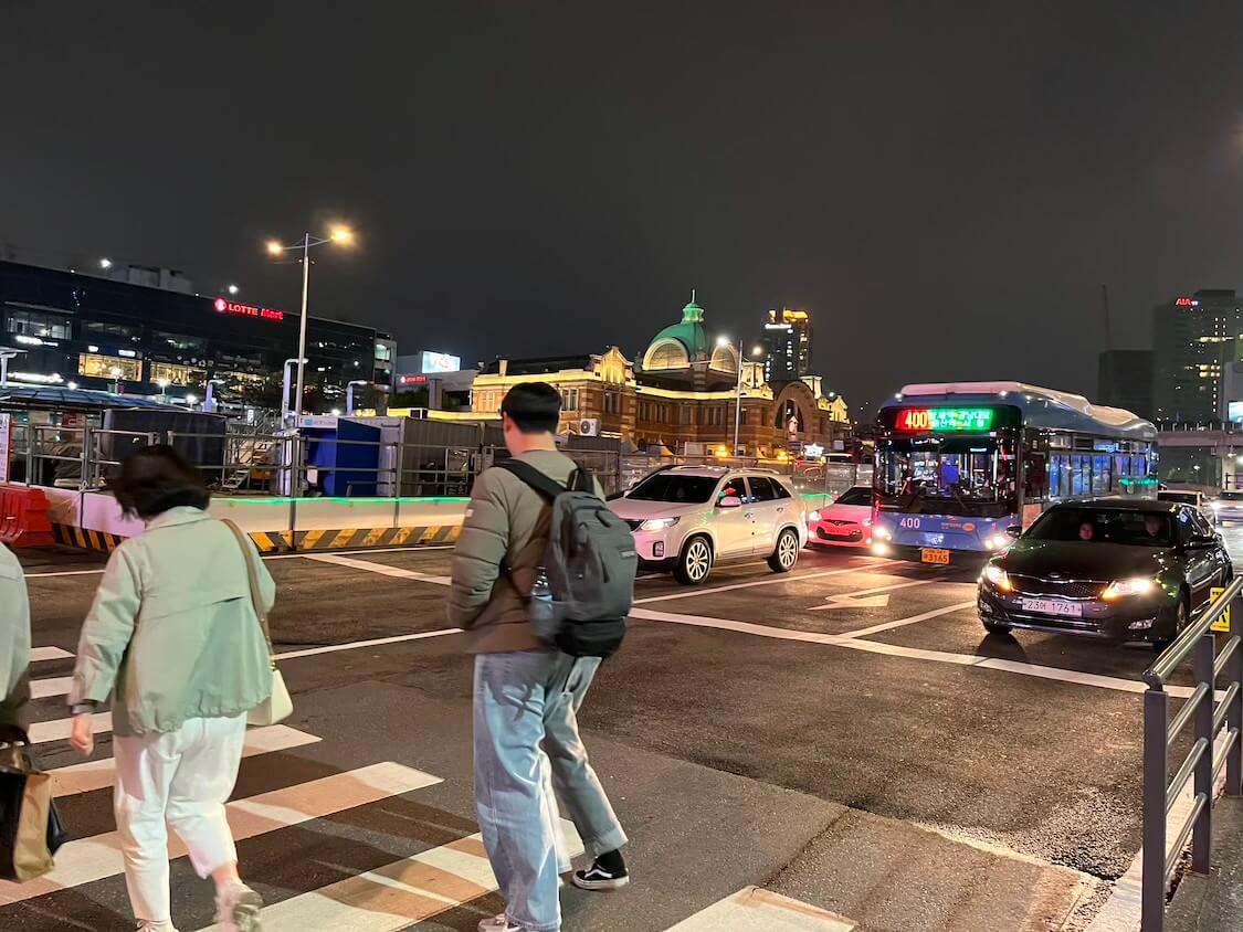 韓国のソウル駅、バス停