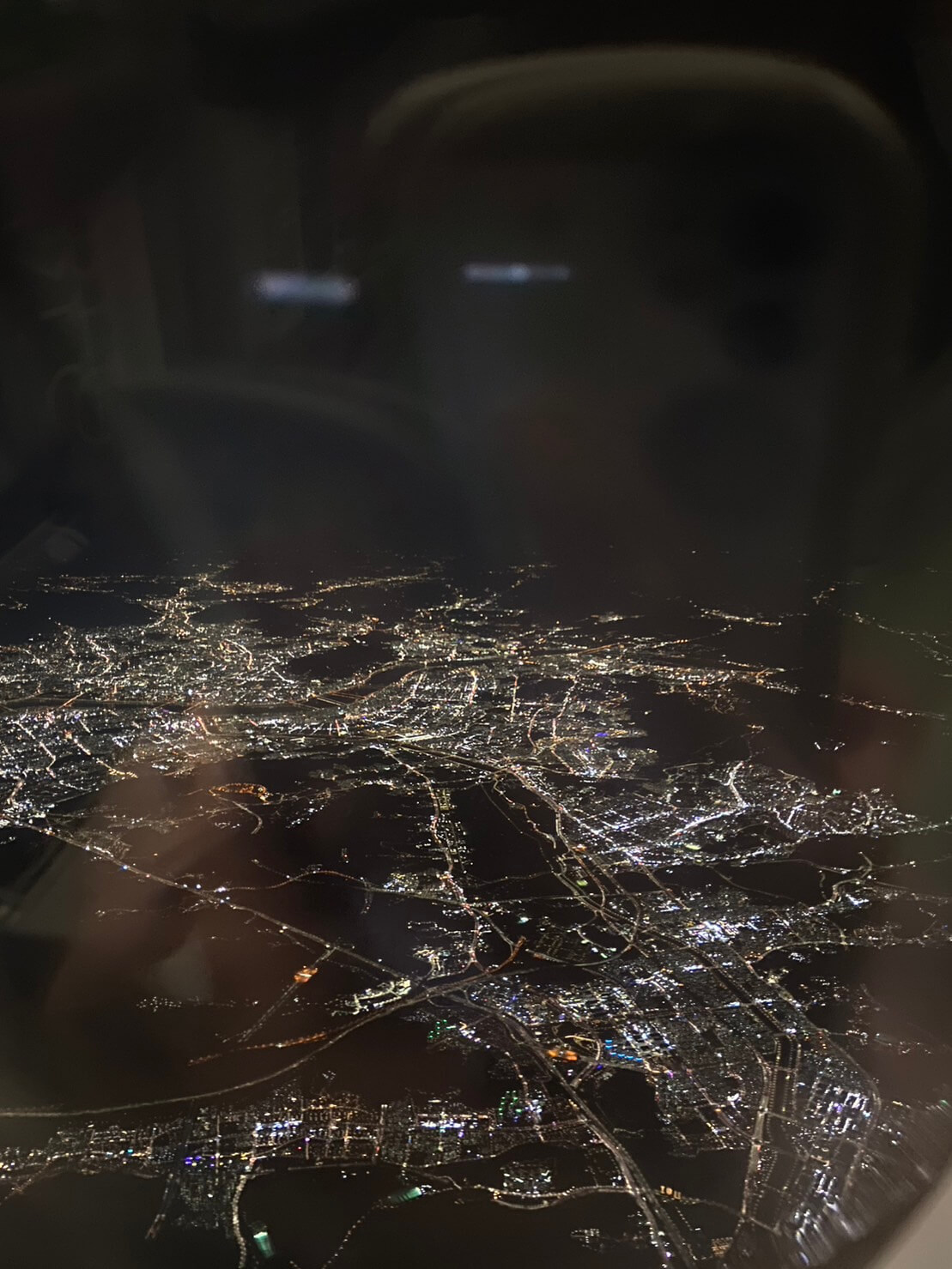 初めて韓国旅行に行ってきた高校生から旅の話とソウルの写真。飛行機からの夜景