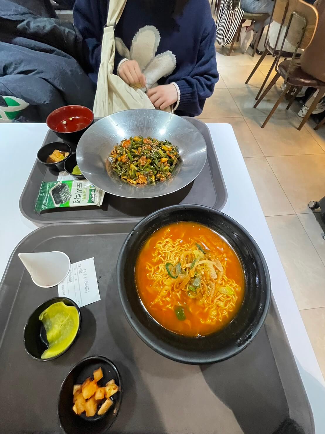 初めて韓国旅行に行ってきた高校生から旅の話とソウルの写真。食事