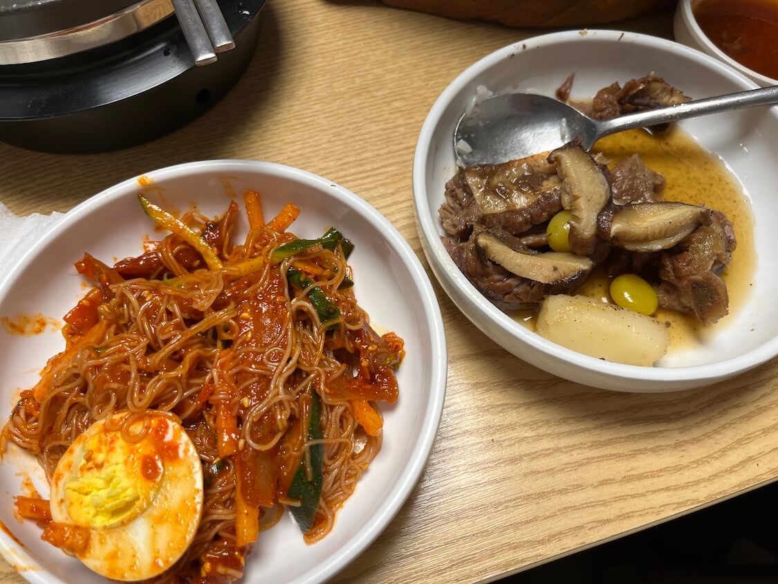 カルビチムと冷麺！ソウル麻浦グルメ「阿昭庭」で晩ごはん。ビビン冷麺