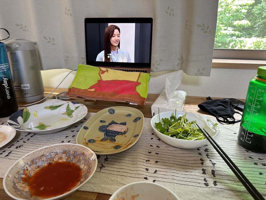 韓国包みご飯「サムパプ」簡単レシピ。韓国ドラマを見ながら食事