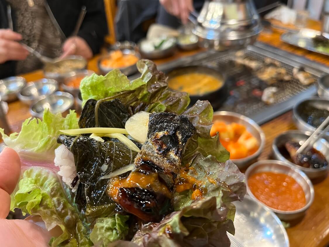 焼き肉じゃなく焼きうなぎ！自分で焼くソウルのうなぎ屋で食事。韓国人の食べ方