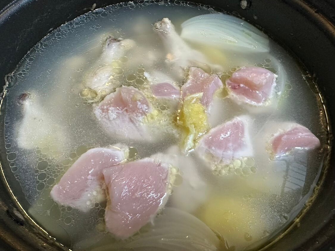 韓国の簡単スタミナレシピ。鶏肉でにらたっぷりタッカンマリ！塩麹につけたむね肉も