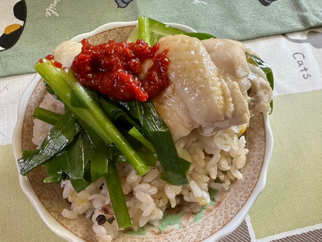 韓国の簡単スタミナレシピ。鶏肉でにらたっぷりタッカンマリ！定番のタレ2種も