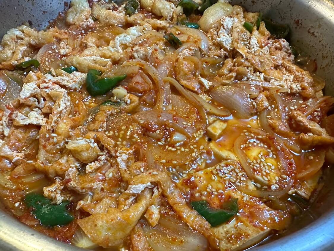 豆腐と油揚げでピリ辛韓国煮物レシピ。ワンパンで簡単！豆腐チョリムのアレンジ