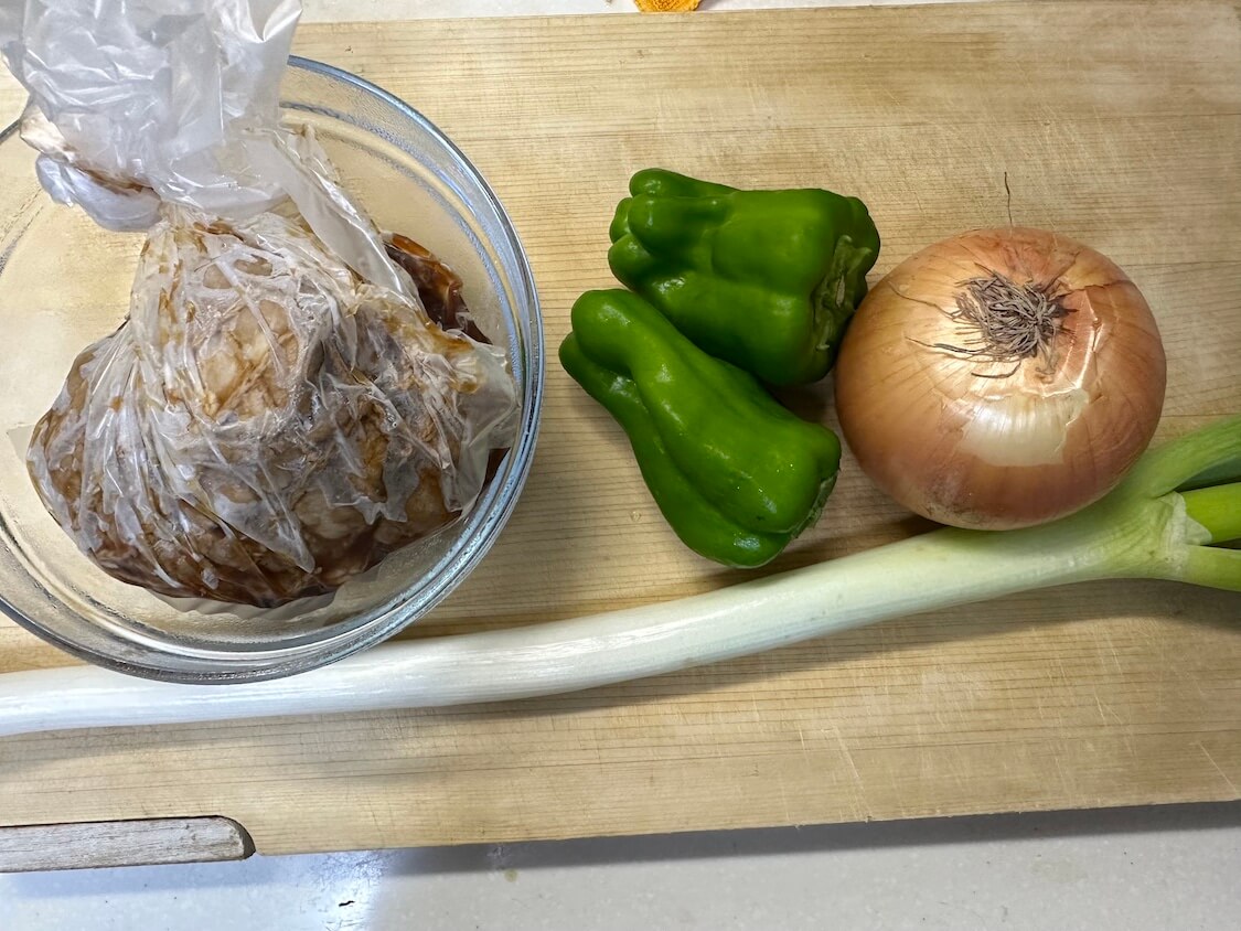 トッピングの作り置きレシピ材料。簡単絶品！我が家の韓国風ねぎチャーシュー丼
