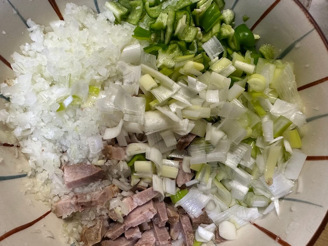 チャーシューと野菜でおかず、丼ぶりの韓国風トッピングの作り方、具と野菜