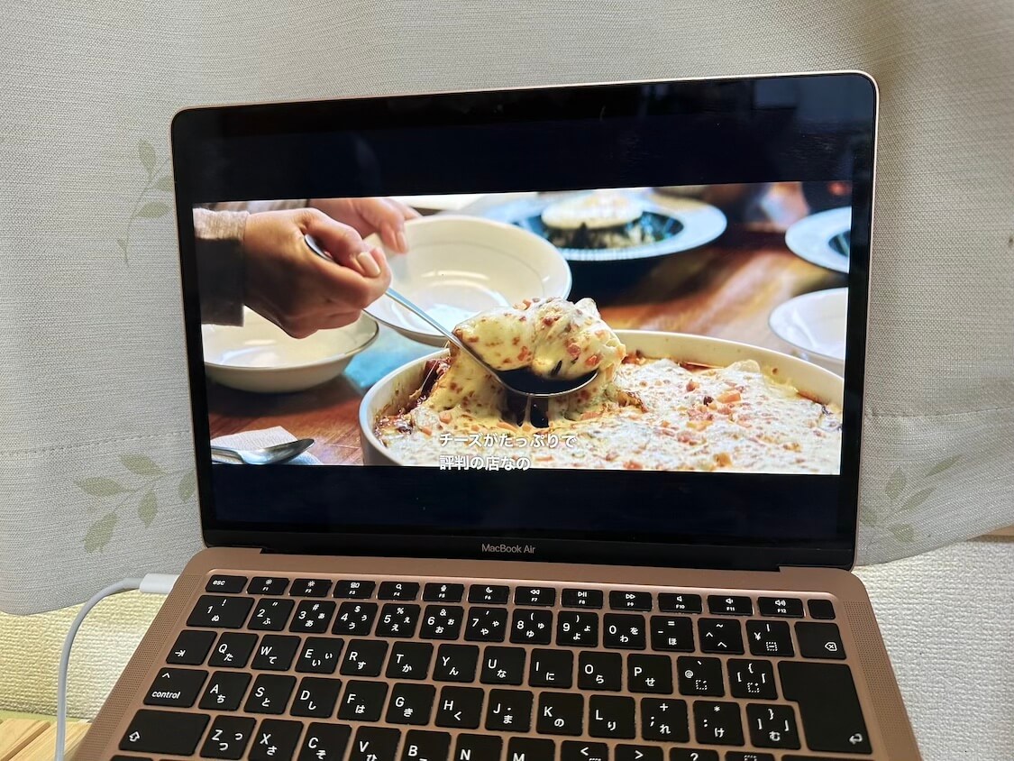 食事は韓国ドラマを見ながら