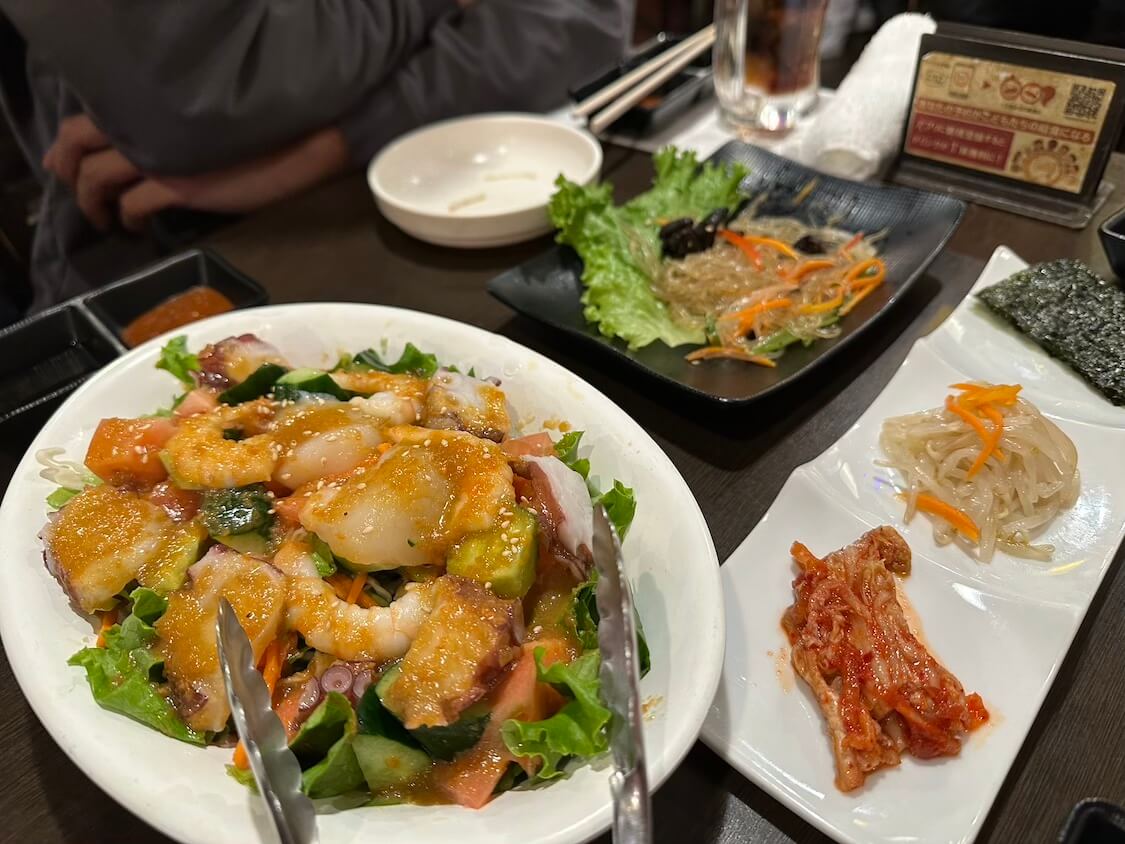 【新宿】ちゃん豚で食べた本格サムギョプサル！飲み放題付き韓国料理コース9品がお得！海鮮サラダ