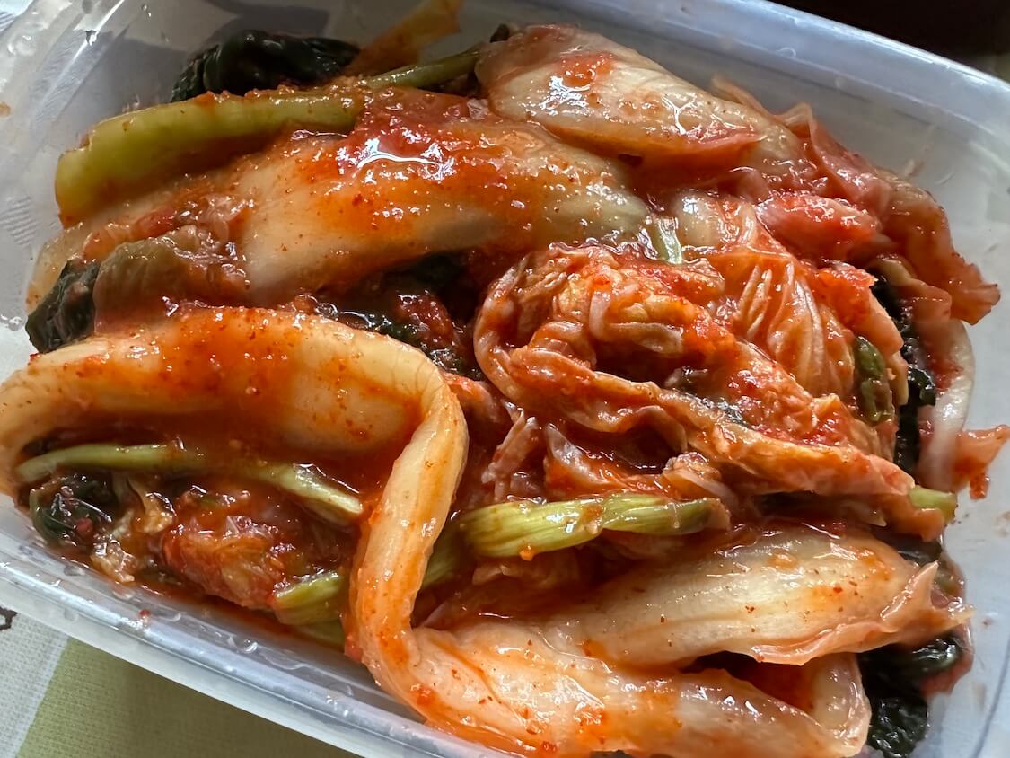 韓国のお土産。牡蠣入りの白菜キムチ
