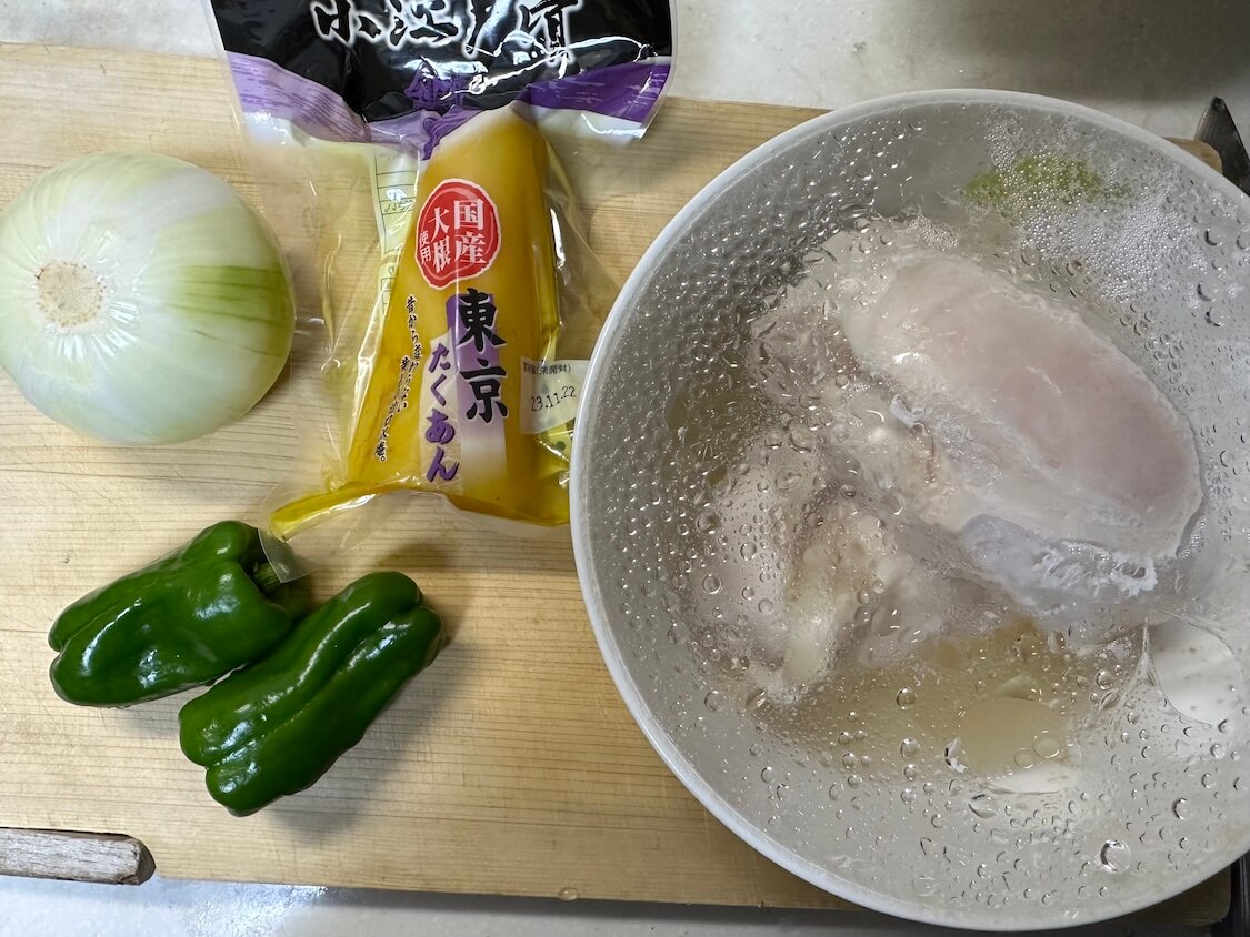 鶏むね肉と野菜たっぷりで韓国和えレシピ。材料、キャベツがおすすめ