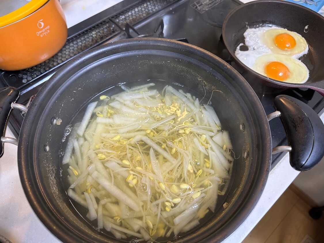 もやしナムル（韓国のコンナムル）の残り汁でスープも