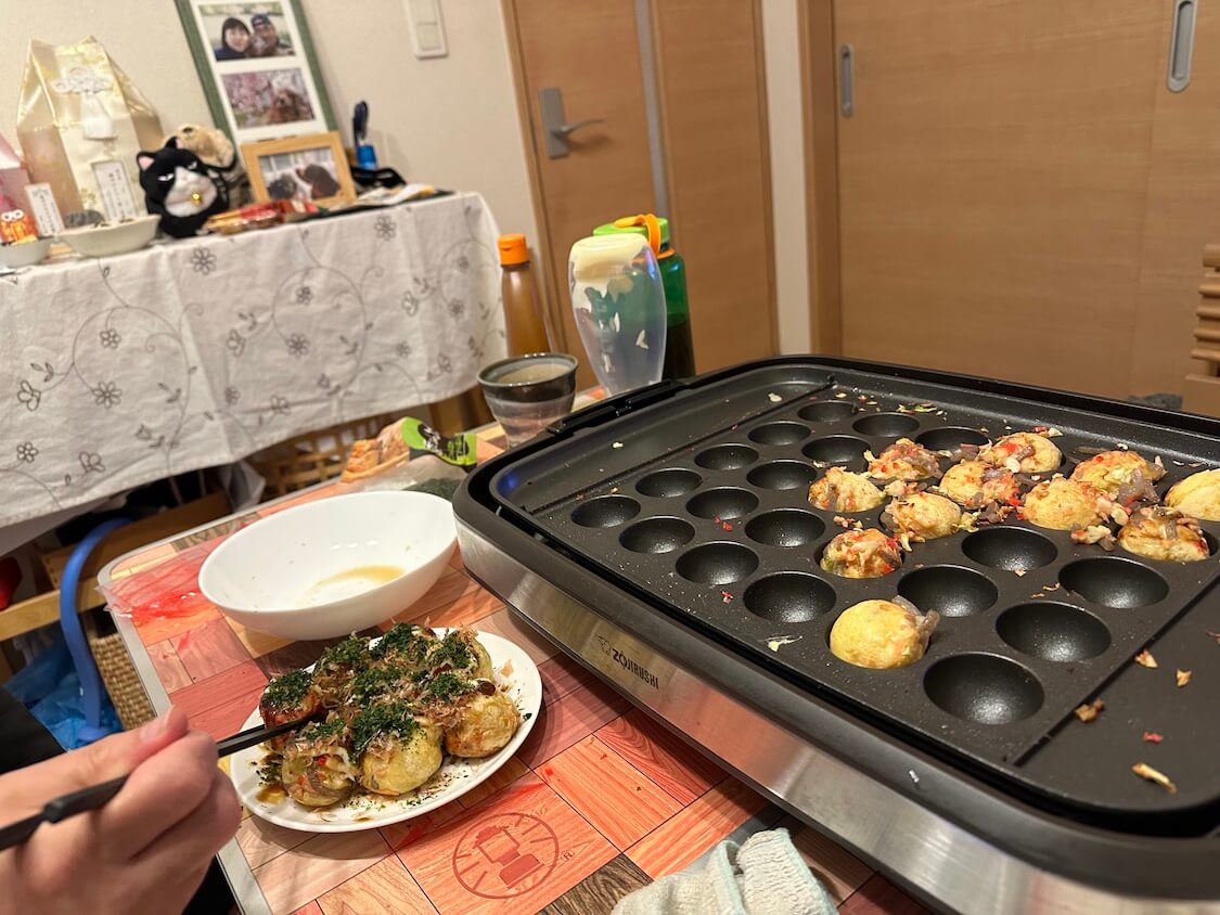 こんにゃく入りたこ焼きの作り方。韓国ドラマを見ながら食事