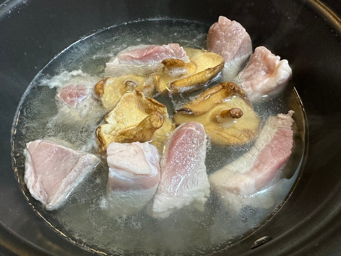 さつまいもと豚肉の甘辛煮レシピ。バンバン入れて完成！