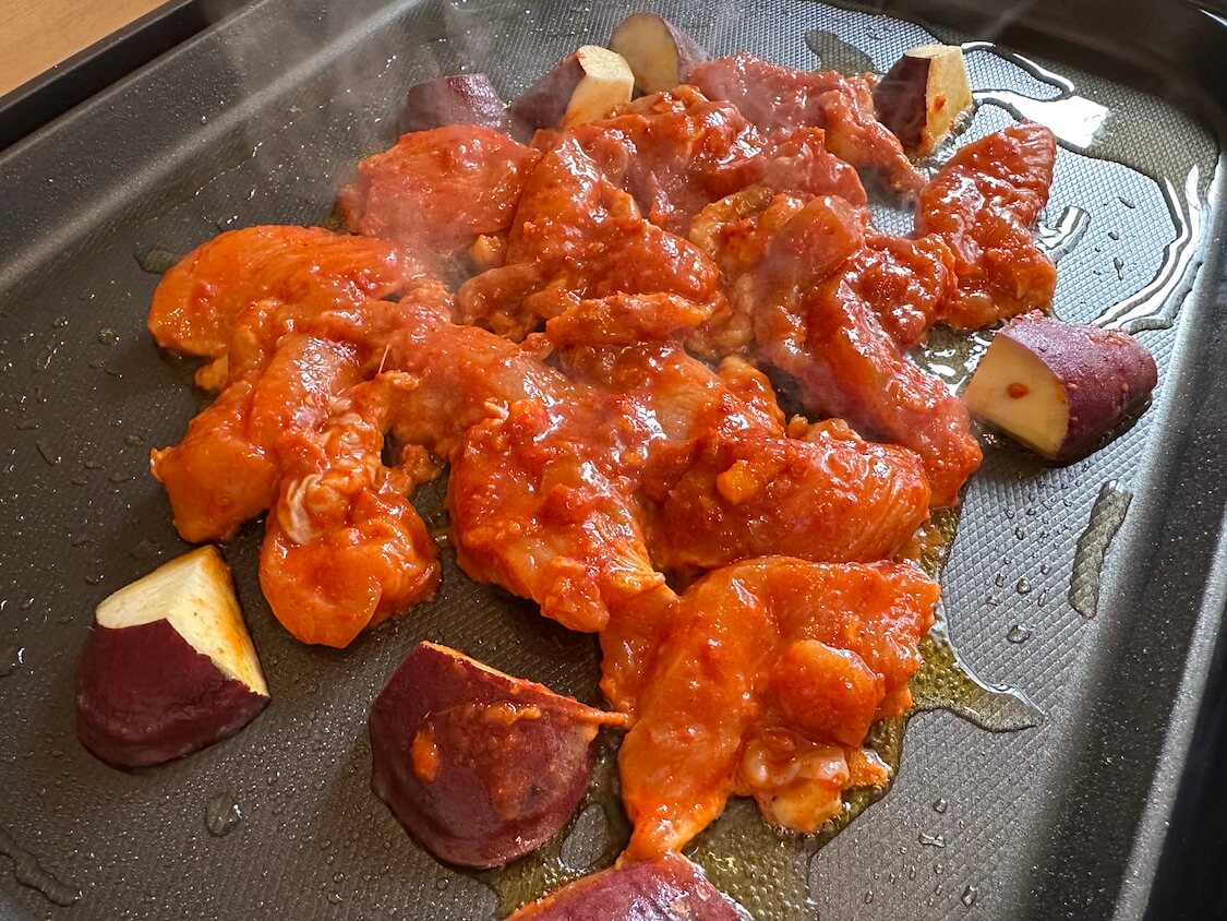 鶏むね肉で！本格チーズタッカルビのレシピ。焼くだけで簡単
