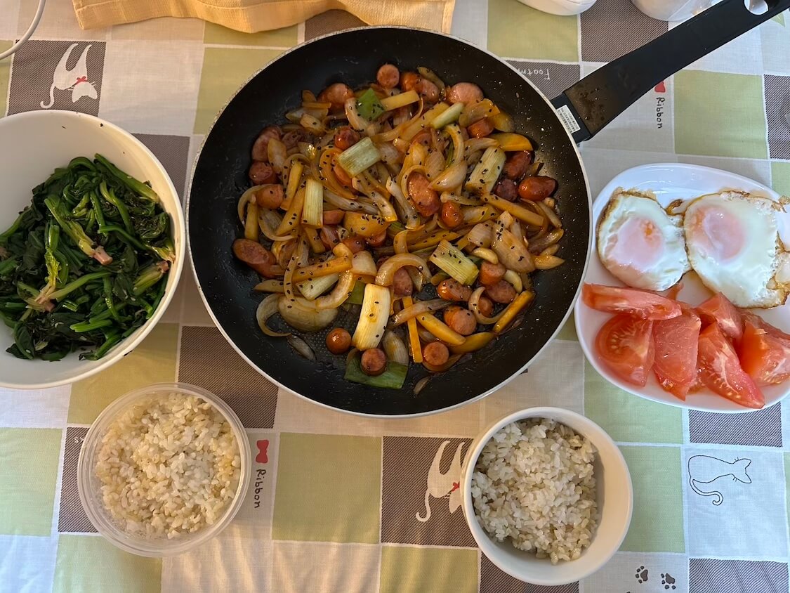 韓国式ソーセージの野菜炒め。献立と付け合わせ