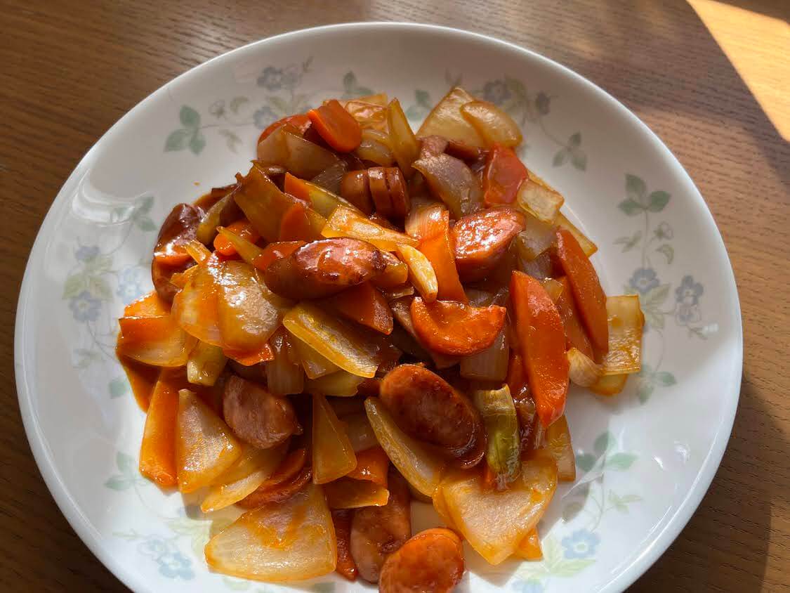 韓国式ソーセージの野菜炒め【ソヤ】の人気レシピ。ご飯もお酒もすすむ味付け！