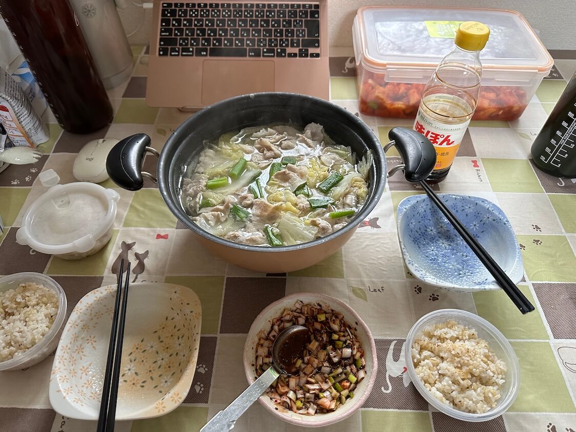 白菜と豚バラの鍋とネギだれのヤンニョムジャン