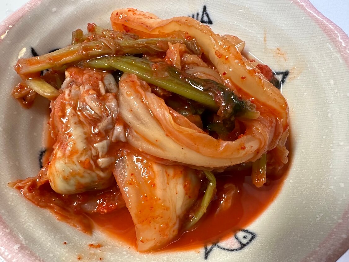 韓国カルビスープ（カルビタン）レシピ。付け合わせの白菜キムチ